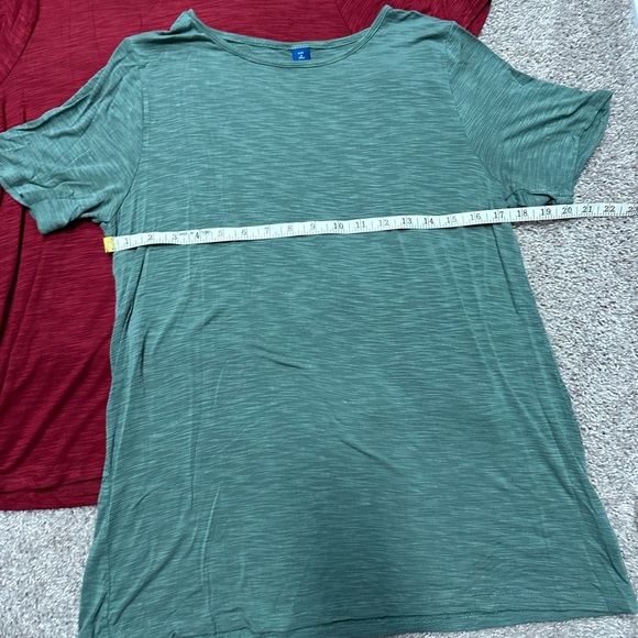 Women’s Old Navy Crew Neck Shortsleeve Tees - Picture 4 of 5